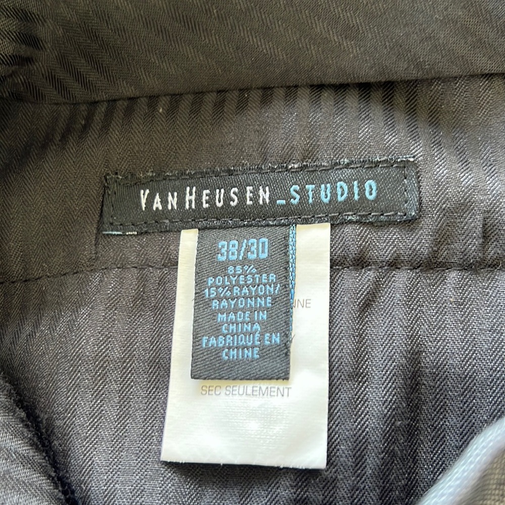 Gently used men’s Van Heusen pants 38 x 30